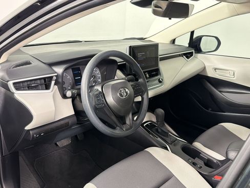 Used 2025 Toyota Corolla LE image 4
