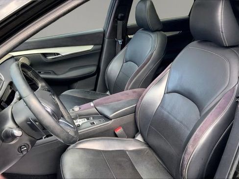 Used 2019 INFINITI QX50 Essential w/ Sensory Package image 18
