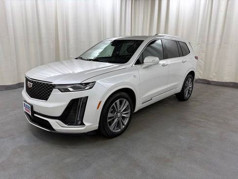 Used 2024 Cadillac XT6 Premium Luxury AWD/4WD image 2