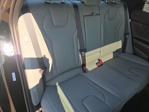 Certified 2025 Hyundai Elantra Limited image 25