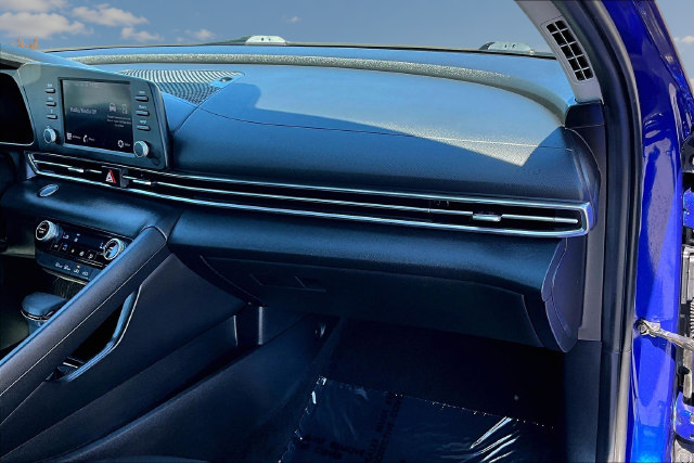 Used 2022 Hyundai Elantra SEL FWD image 24