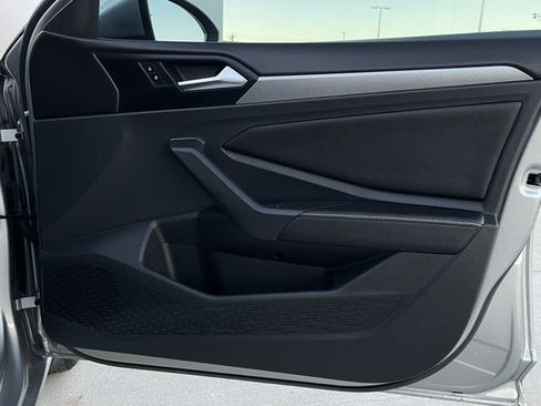 Certified 2023 Volkswagen Jetta SE w/ Panoramic Sunroof Package image 19