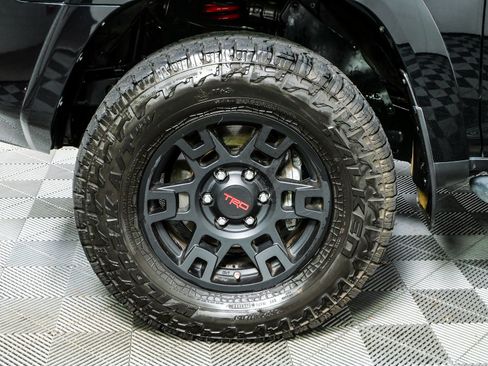 Used 2018 Toyota 4Runner SR5 Premium AWD/4WD image 36