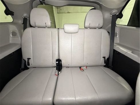 Used 2017 Toyota Sienna Limited Premium image 22
