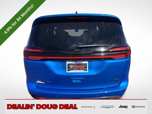 New 2026 Chrysler Pacifica Limited image 4