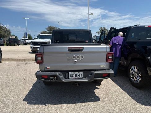 Used 2020 Jeep Gladiator Overland AWD/4WD image 5