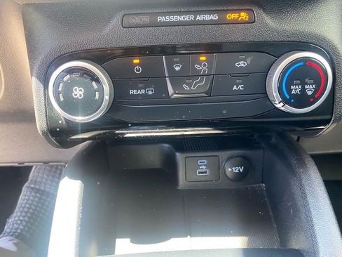 Used 2022 Ford Escape SE image 23