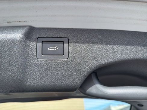 Used 2017 Hyundai Santa Fe SE w/ SE Premium Package 02 image 8