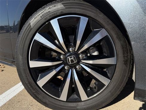 Used 2023 Honda Civic EX-L image 9