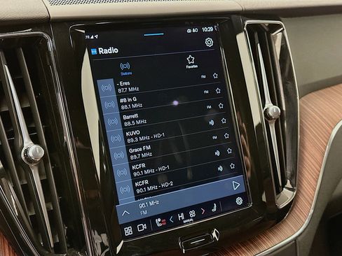 Used 2023 Volvo XC60 B5 Plus w/ Climate Package image 21