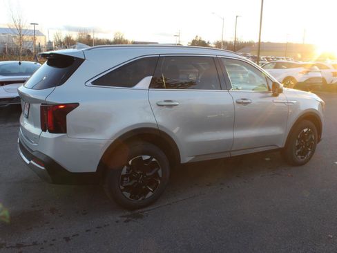 New 2026 Kia Sorento S image 4