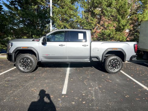 Used 2025 GMC Sierra 2500 AT4X image 7