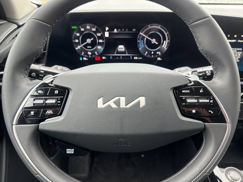 New 2026 Kia Niro Wind FWD image 23