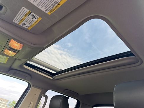 Used 2020 Nissan Frontier PRO-4X w/ Pro-4x Utility Package image 5