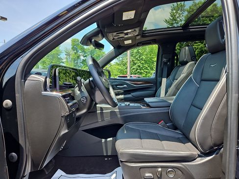 Certified 2023 Cadillac Escalade ESV Premium Luxury AWD/4WD image 13