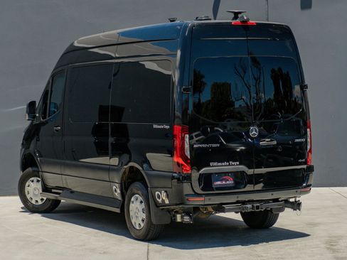 Used 2022 Mercedes-Benz Sprinter 2500 image 9
