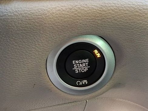 Used 2024 Chrysler Pacifica Limited FWD image 24