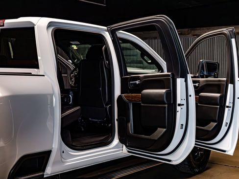 Used 2023 Chevrolet Silverado 3500 High Country image 32