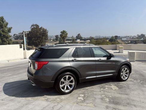 Used 2020 Ford Explorer Platinum w/ Premium Technology Package image 38