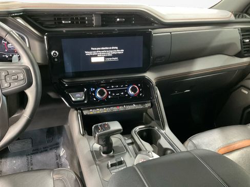 Used 2024 GMC Sierra 1500 AT4 w/ AT4 Preferred Package AWD/4WD image 12