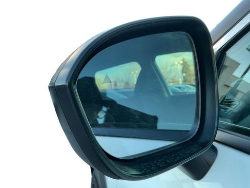 Used 2024 Nissan Rogue S image 23