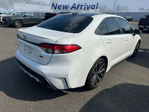 Used 2022 Toyota Corolla SE w/ SE Premium Package FWD image 3