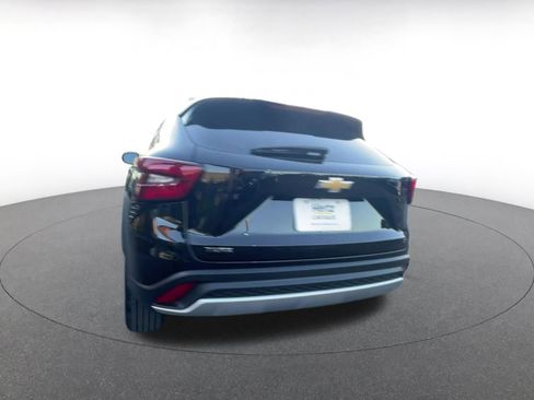 Used 2025 Chevrolet Trax LT image 11