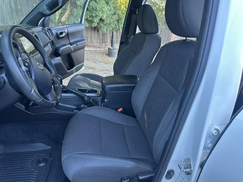 Used 2018 Toyota Tacoma TRD Sport w/ Technology Package AWD/4WD image 22
