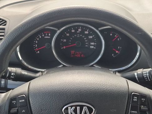 Used 2011 Kia Sorento 2WD image 11