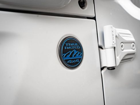 Used 2024 Jeep Wrangler Unlimited image 15