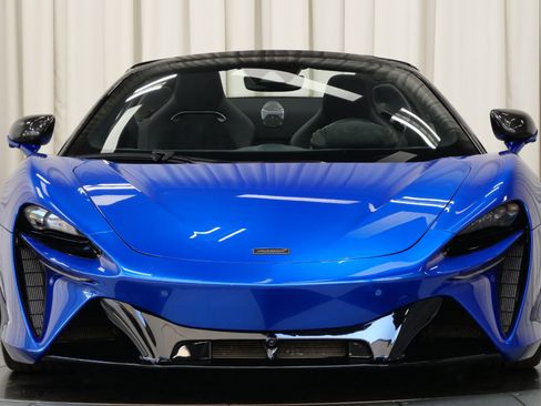 Used 2025 McLaren Artura Spider image 4