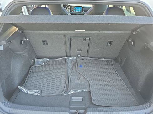 Used 2022 Volkswagen Golf R image 26