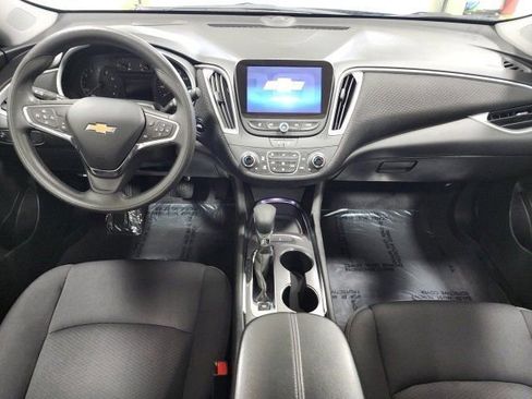 Used 2023 Chevrolet Malibu LT image 2