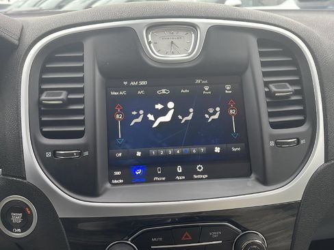 Used 2022 Chrysler 300 Touring w/ Sport Appearance Package image 10