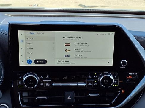 Used 2025 Toyota Highlander Platinum image 24