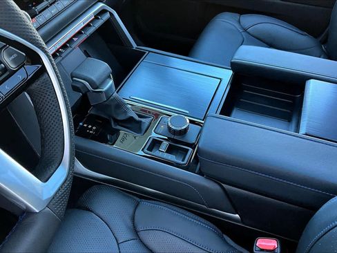 Certified 2025 Toyota Sequoia Platinum image 15