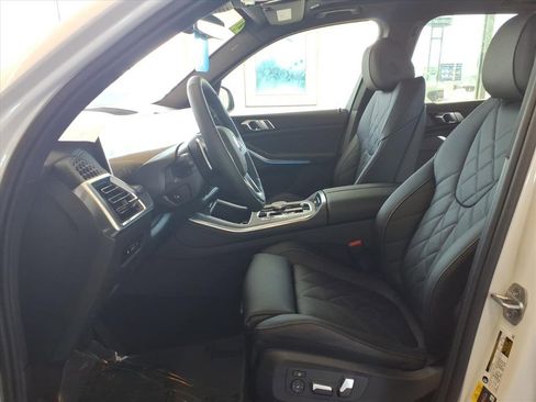 New 2026 BMW X5 xDrive50e image 17