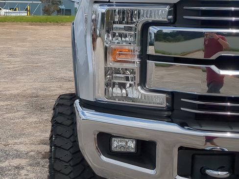 Used 2019 Ford F250 Lariat w/ Chrome Package AWD/4WD image 8