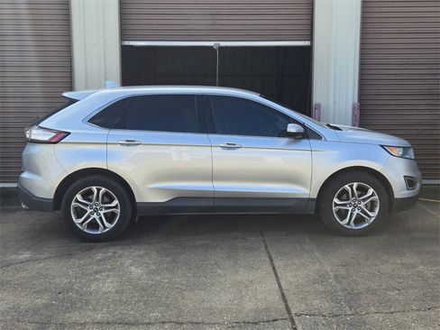 Used 2018 Ford Edge Titanium image 2