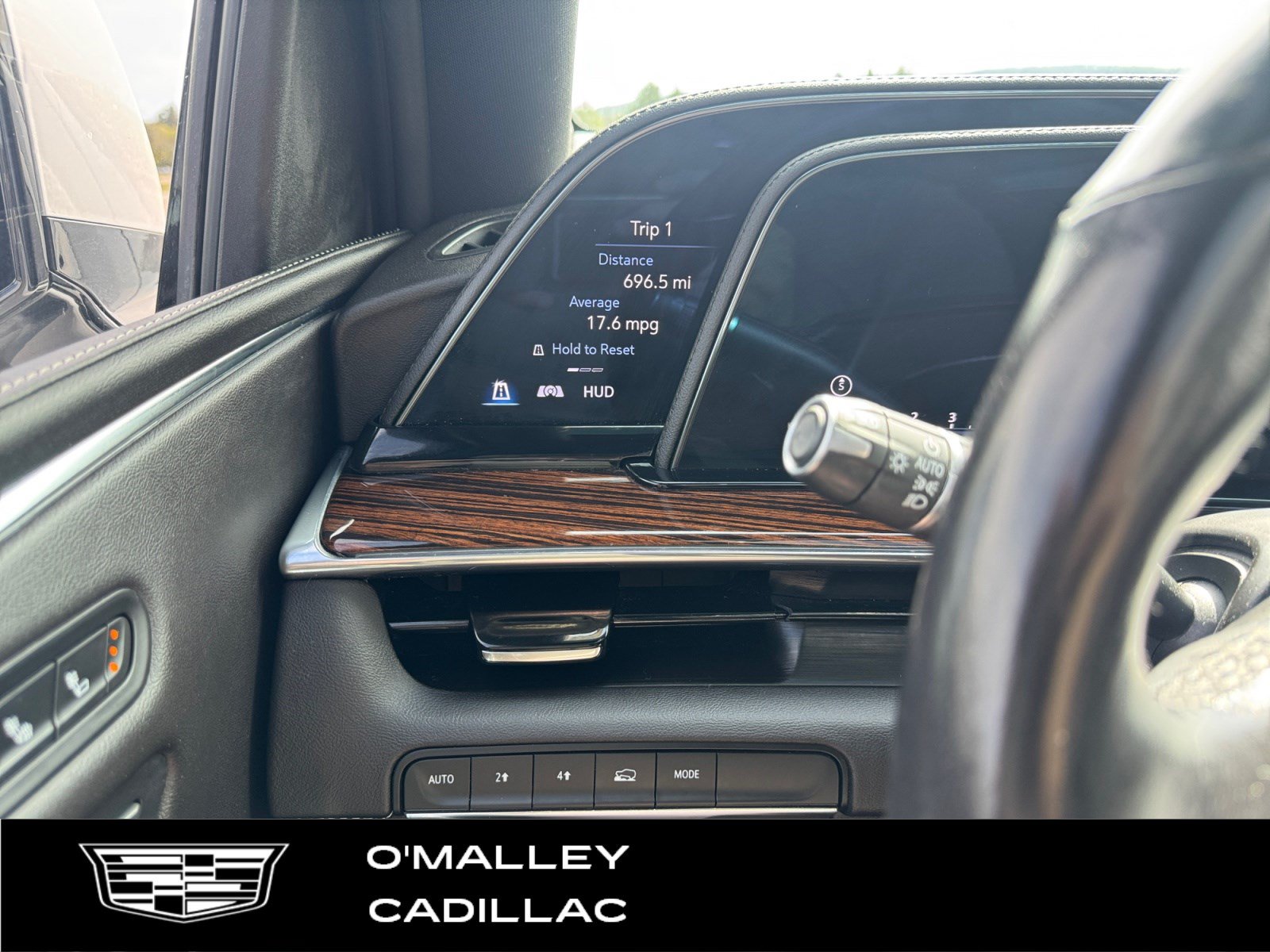 Used 2023 Cadillac Escalade ESV Premium Luxury AWD/4WD image 18