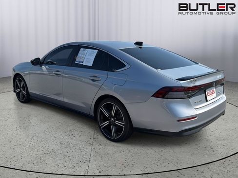 Used 2024 Honda Accord Sport image 4