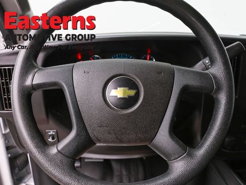 Used 2021 Chevrolet Express 2500 RWD image 10