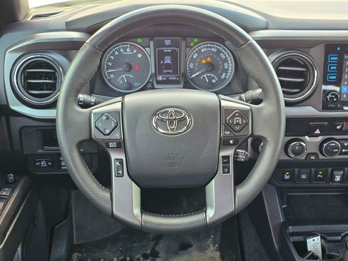 Used 2019 Toyota Tacoma TRD Sport image 6