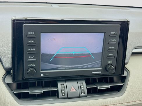 Used 2022 Toyota RAV4 XLE Premium image 10