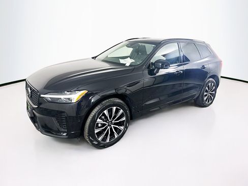 Used 2025 Volvo XC60 B5 Plus image 3