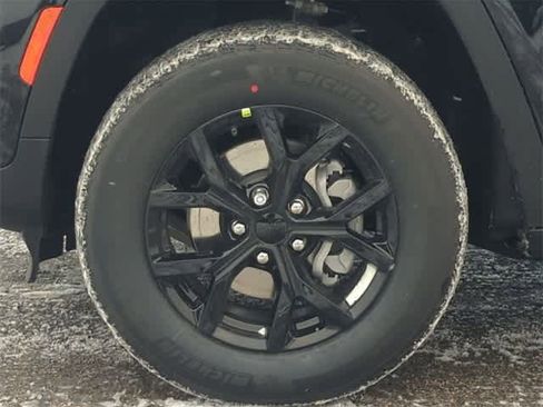 New 2025 Jeep Grand Cherokee Laredo image 14