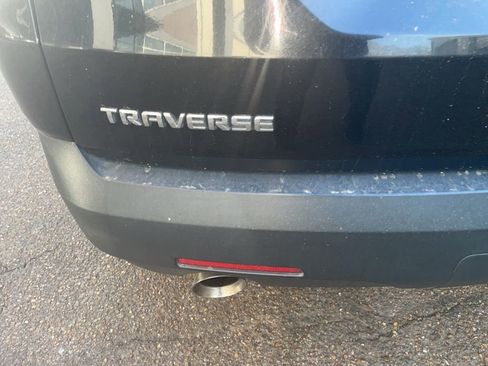 Used 2021 Chevrolet Traverse LS image 6