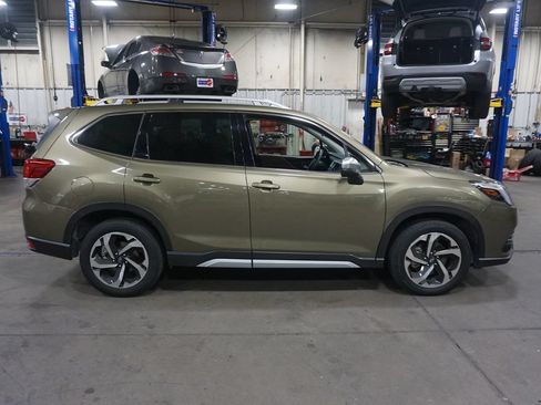 Used 2023 Subaru Forester Touring AWD/4WD image 22