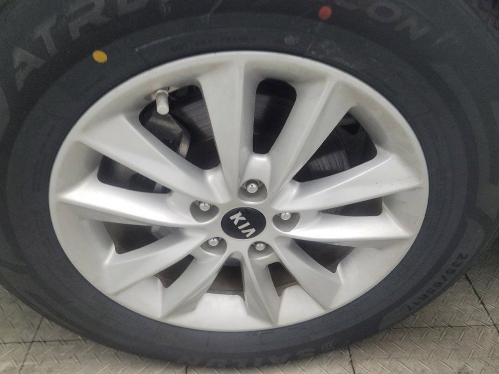 Used 2020 Kia Sorento FWD V6 image 31