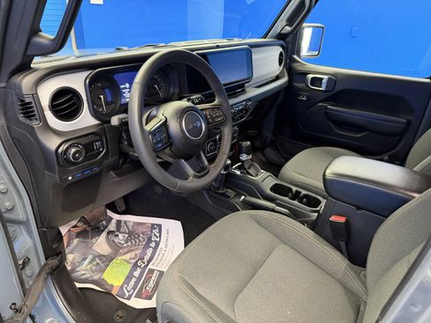 Used 2024 Jeep Wrangler Unlimited w/ Convenience Group AWD/4WD image 12